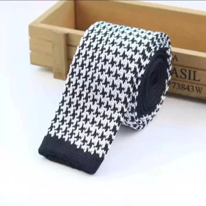 Cravate tricotée à bout carré blanc bleu CVT14