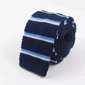 Cravate tricotée à bout carré bleu blanc CVT09