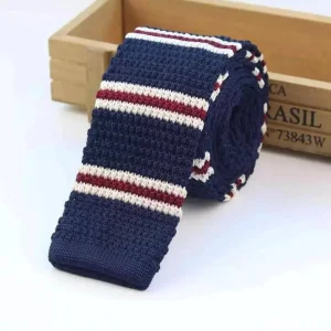 Cravate tricotée à bout carré bleu rouge CVT02